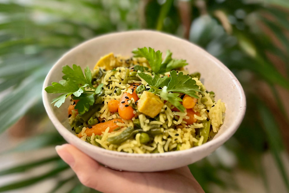 תבשיל קארי ירוק טבעוני ללא גלוטן בצלחת