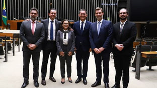 Câmara dos Deputados aprova projeto que criminaliza golpe do falso advogado