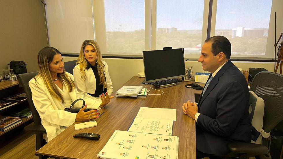 Charliane Galdino e Selda Pires durante reunião com Beto Simonetti no CFOAB