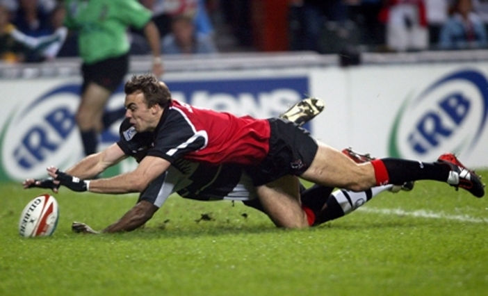 Stirling scores against Fiji 2004 HK 7's # 4