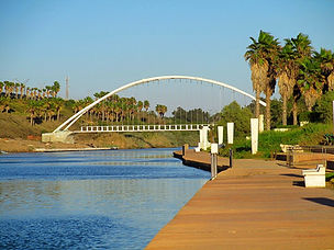 Hadera_River_Park_edited.jpg