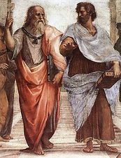 Détail du tableau L'École d'Athènes de Raphaël montrant Platon pointant vers le ciel et Aristote la main vers la terre, illustrant le débat entre idéalisme et réalisme en philosophie politique