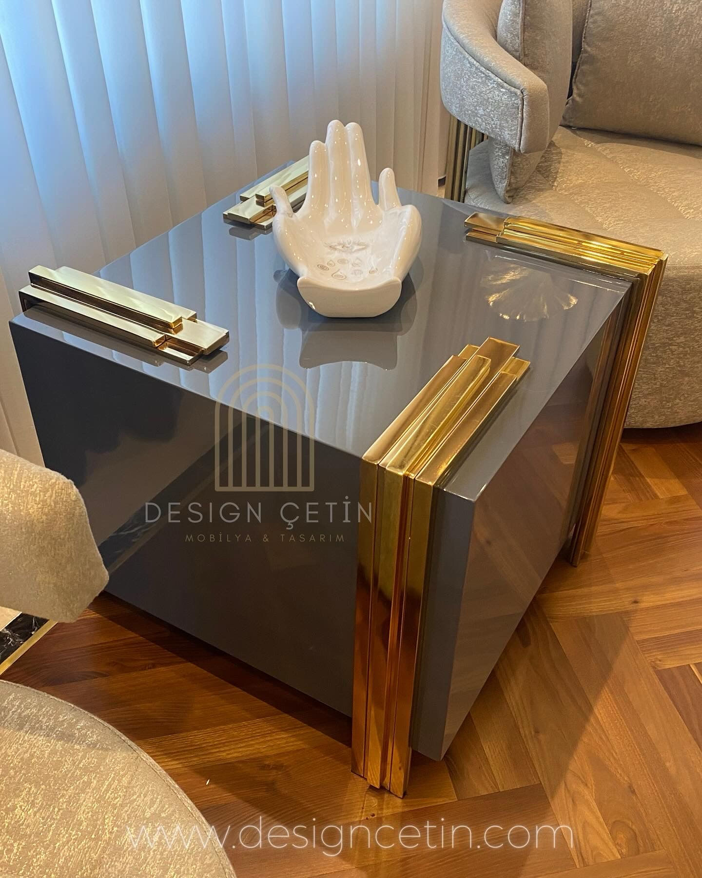 Historia - Titanyum Gold Lake Yan Sehpa