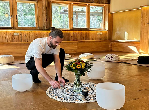 In einem Breathwork Seminar bei Trance Atem Breathwork werden Atemtechniken vermittelt und ein Raum für die Breathwork Reise geschaffen.