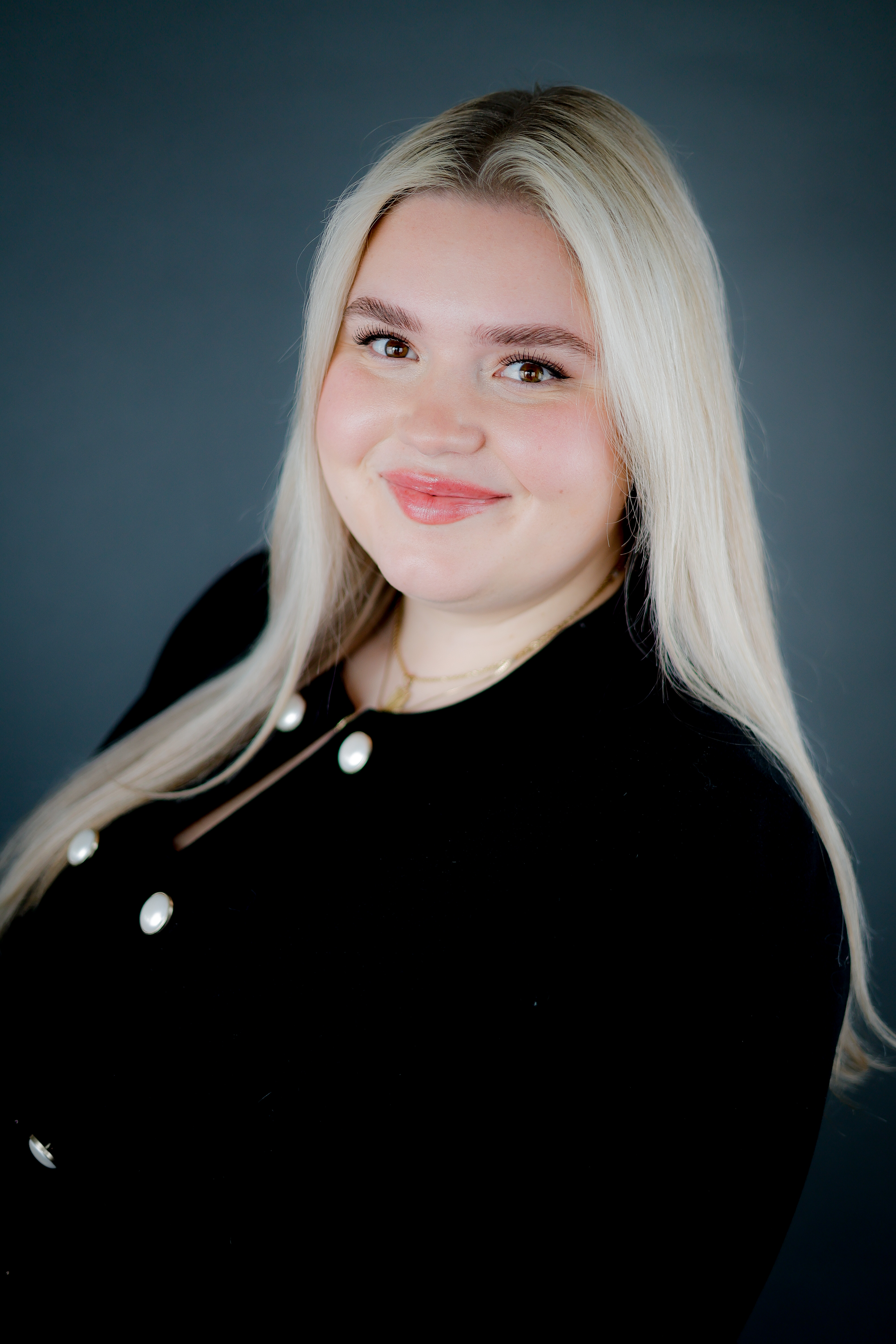 Headshot fave V 1_S0A1367.jpg