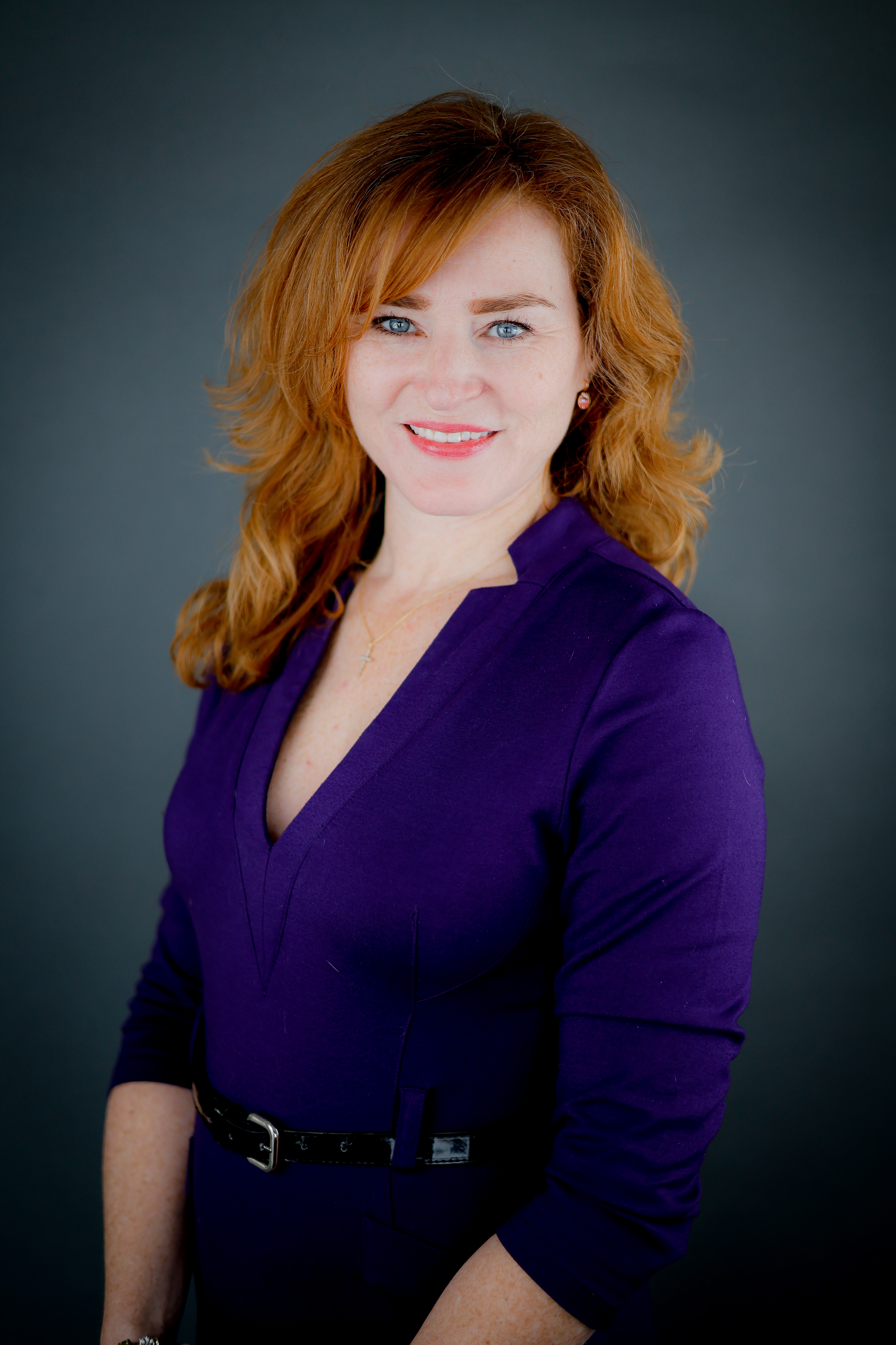 Headshot Fave Linda_S0A1291.jpg