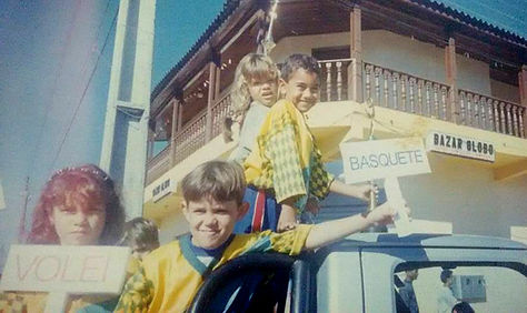 desfile Festa de aniversário da cidade. Não sei o nome das crianças. Quem sabe (DIlceia Ca
