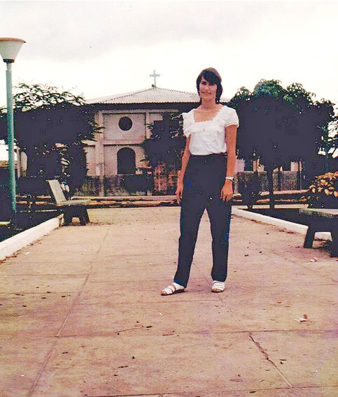 Foto Terezinha Entringer - Praça - 1984.jpg