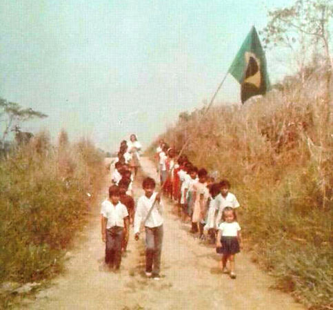 Escola Aparecida do Norte linha 114 Desfile de 7 de Setembro de 1982 com os Alunos, acompa