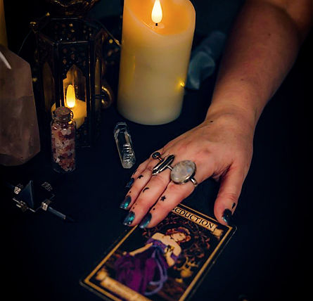 Amy the Kitchen Witch performing a tarot reading in Kansas City