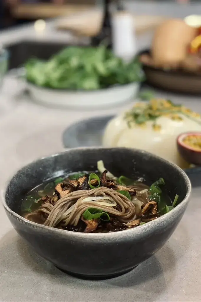 ... aux nouilles et aux shiitakes grillés