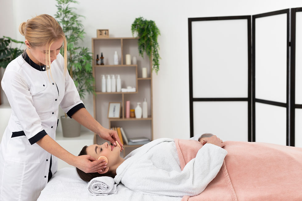 masseur-taking-care-her-client.jpg