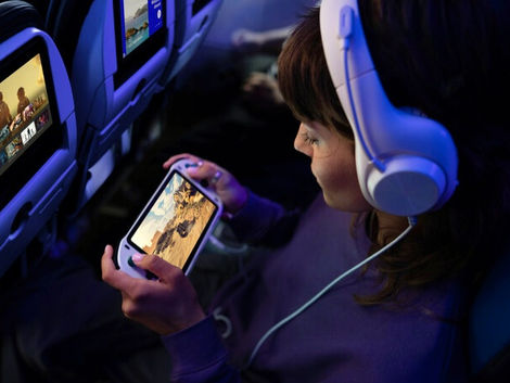 United Installs Starlink Wi-Fi on Over 300 Regional Aircraft
