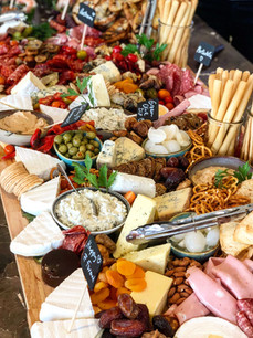 Food Trend: Grazing Tables & Fully Edible Tablescapes