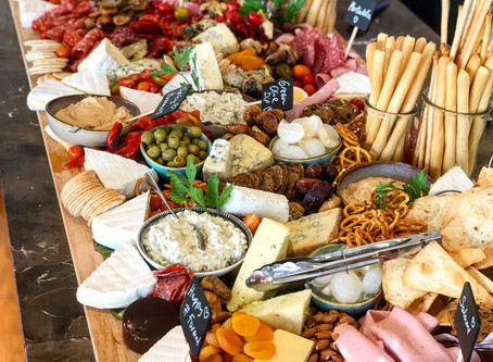 Food Trend: Grazing Tables & Fully Edible Tablescapes