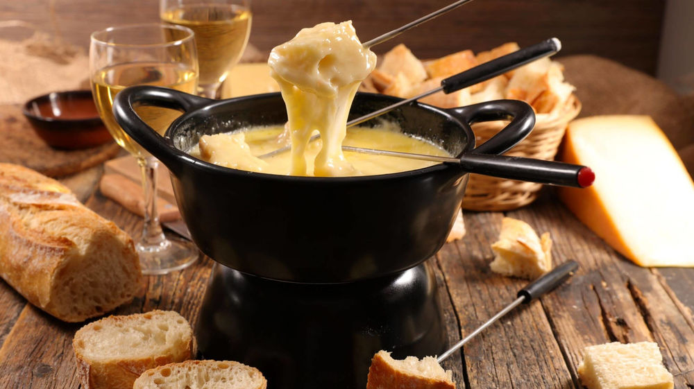 5 Best Fondue Recipes Chocolate to Cheese