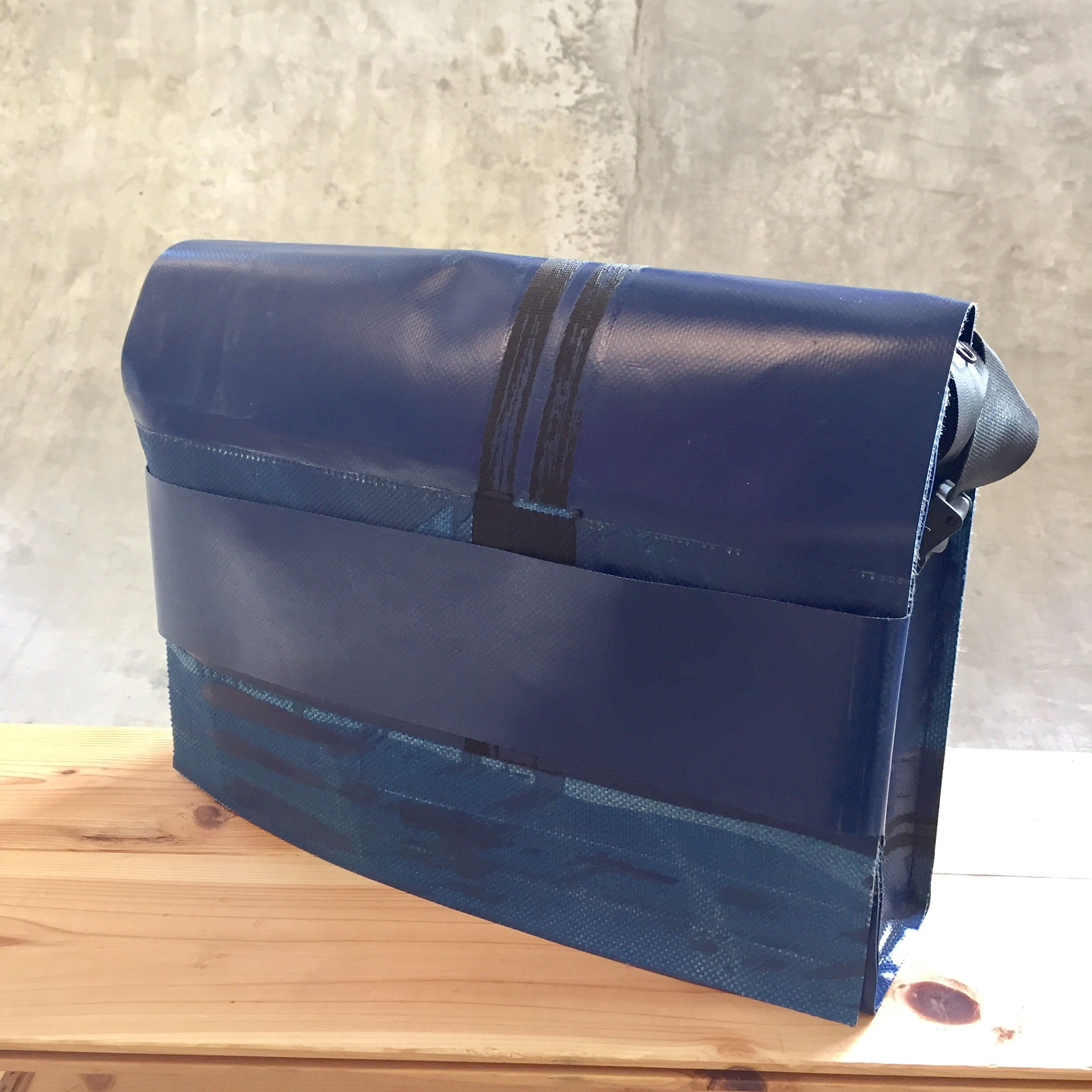 FAHRER GANOVE メッセンジャーバッグ