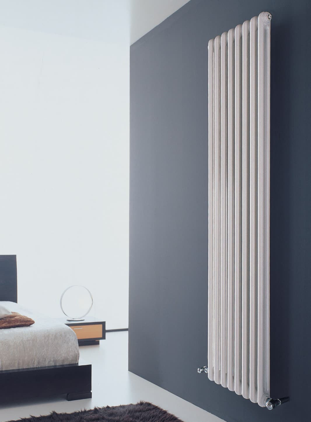 Вертикальный радиатор Acova с двумя колоннами, 2000 x 306 мм