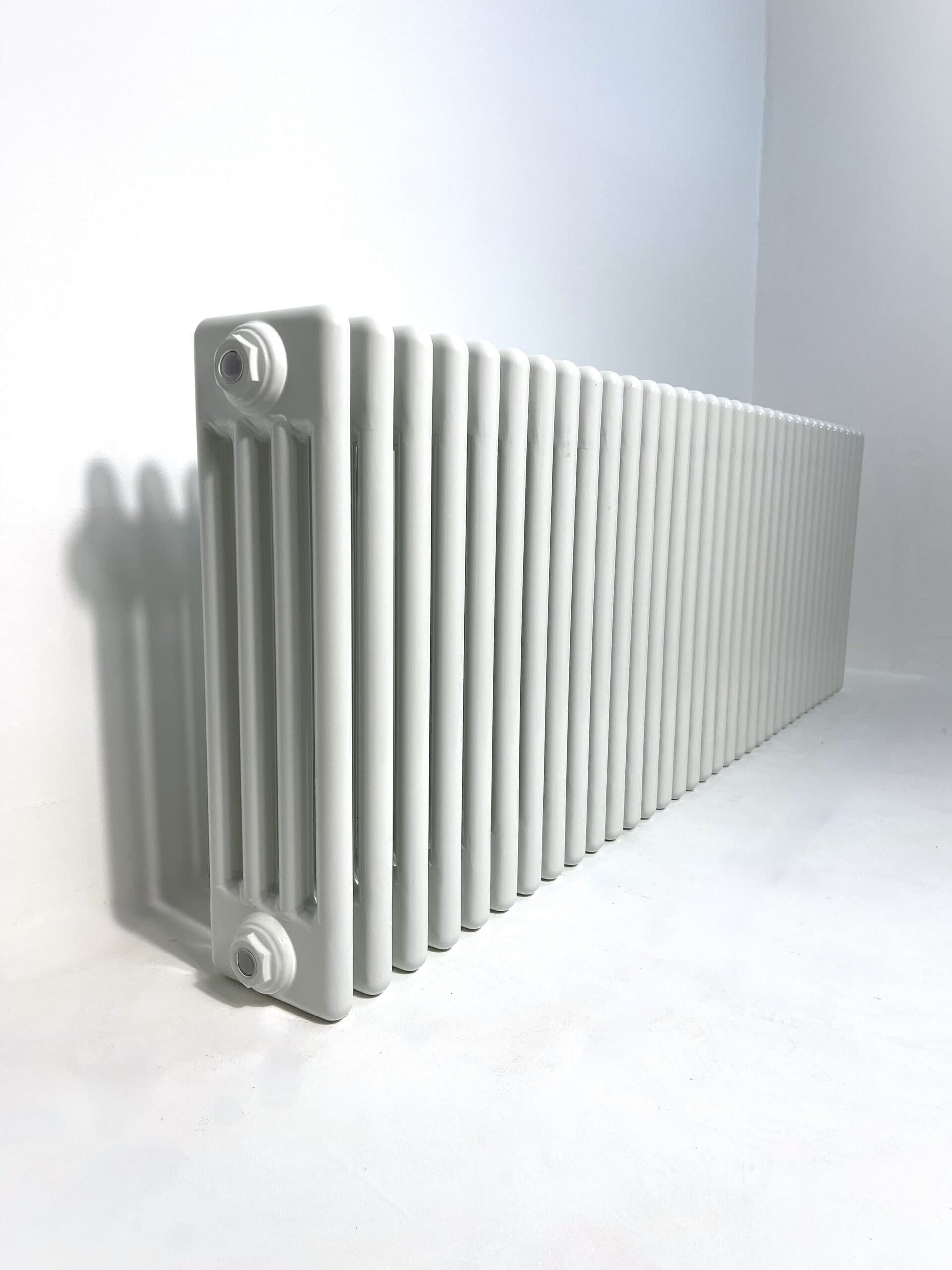 4 kolonnu 500×1505 mm horizontāls radiators, krāsa – Balts (RAL 9010)