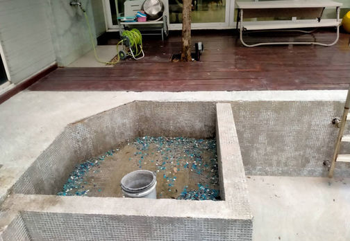 รับปูกระเบื้องสระว่ายน้ำ