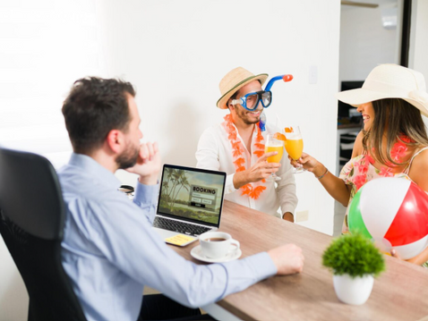 Excel dosyalarında kaybolan izin takibine son! Dijital izin yönetimi ile %70 operasyonel tasarruf sağlayın. İş hukukuna uyum, mobil onay süreçleri ve çalışan esenliği arasındaki dengeyi nasıl kuracağınızı öğrenin. Şirketinizi 2026’nın modern İK standartlarına taşımak için tıklayın.