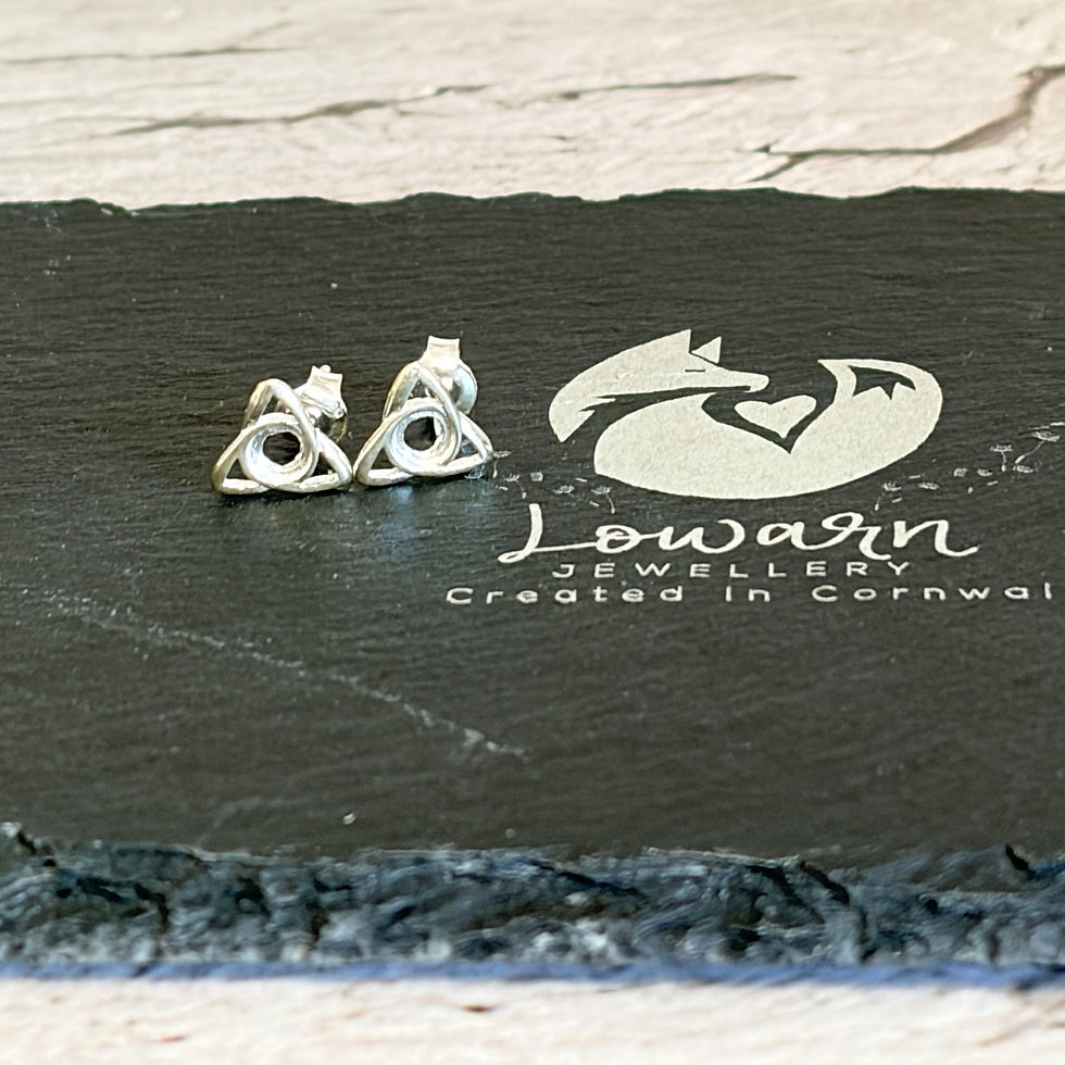Thumbnail: Mora Stud Earrings 