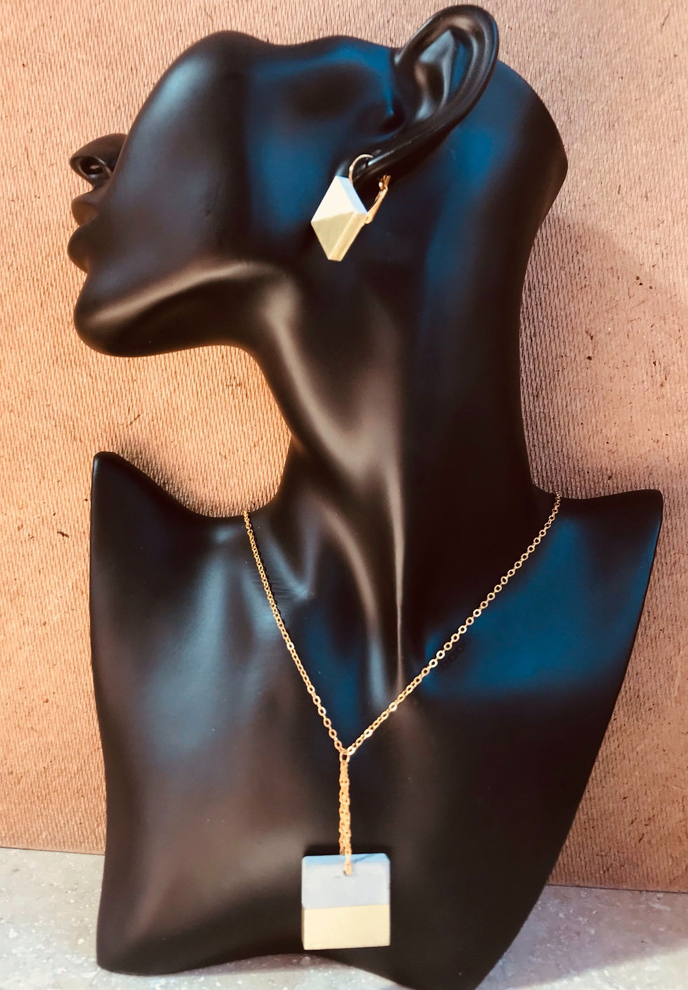 Miniatura: Painted cement square pendant