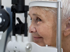 Flashes de luz: Como reconhecer os primeiros sinais de descolamento de retina.