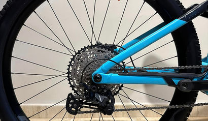 ORBEA RISE H30 2022 à vendre. Orbea rise vue de coté composants