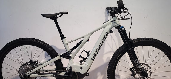 Specialized TURBO LEVO COMP - 2021 à vendre. Specialized vue de coté avec ses composants
