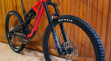 Rocky Mountain Slayer 70 année 2020 à vendre. Rocky mountain composants vue de face