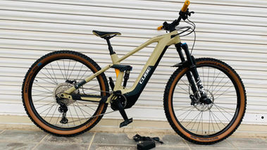 CUBE STEREO HYBRID 140 hpc à vendre. Cube stereo hybrid 140 hpc vue de face 
