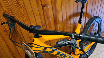 Trek Remedy 9.8 Satin Marigold 2022 à vendre. Trek remedy vue de face