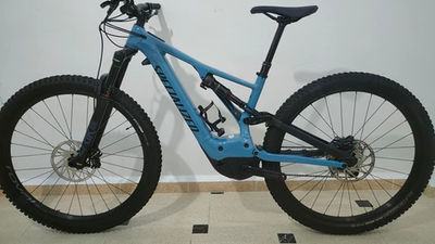 Specialized Turbo Levo Comp à vendre couleur gris orage. Specialized vue de face composants