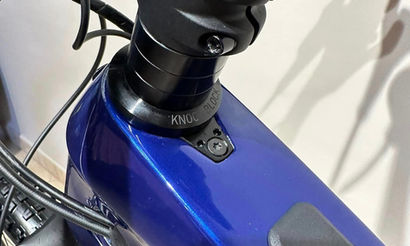 TREK RAIL 9.5 Gen 4 année 2023 couleur bleu à vendre. Trek rail vue de coté composants