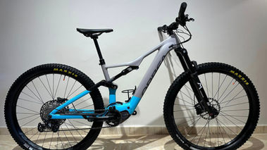 ORBEA RISE H30 2022 à vendre. Orbea rise vue de coté composants
