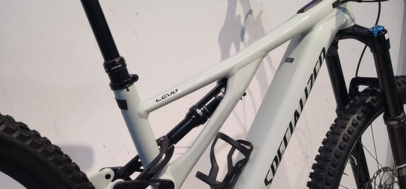 Specialized TURBO LEVO COMP - 2021 à vendre. Specialized vue de coté avec ses composants