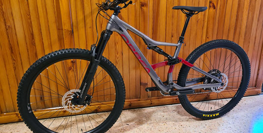 ORBEA OCCAM
H30 Gris/Rouge 2023 à vendre. Orbea vue de face composants