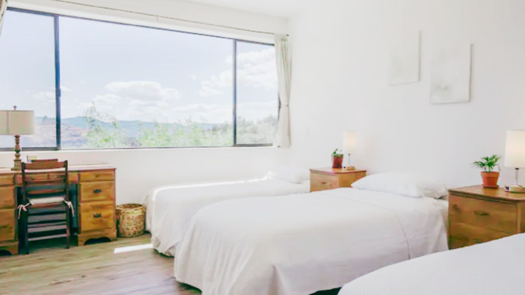 The Light Room: 1 Twin Bed in a Shared Room