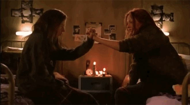 Ginger-Bridget-hands660px.gif