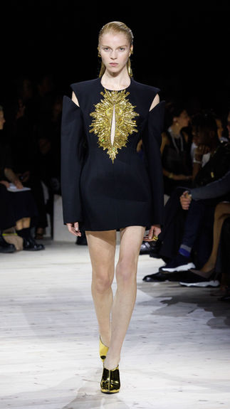 Alexander McQueen Spring Summer 2024 Collection. Paris, 30 September 2023
