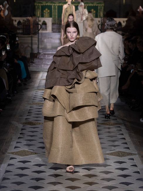 Uma Wang Spring Summer 2025 collection. Paris, 26th September. Words by Adam Chan. Photographs by Valerio Mezzanotti.