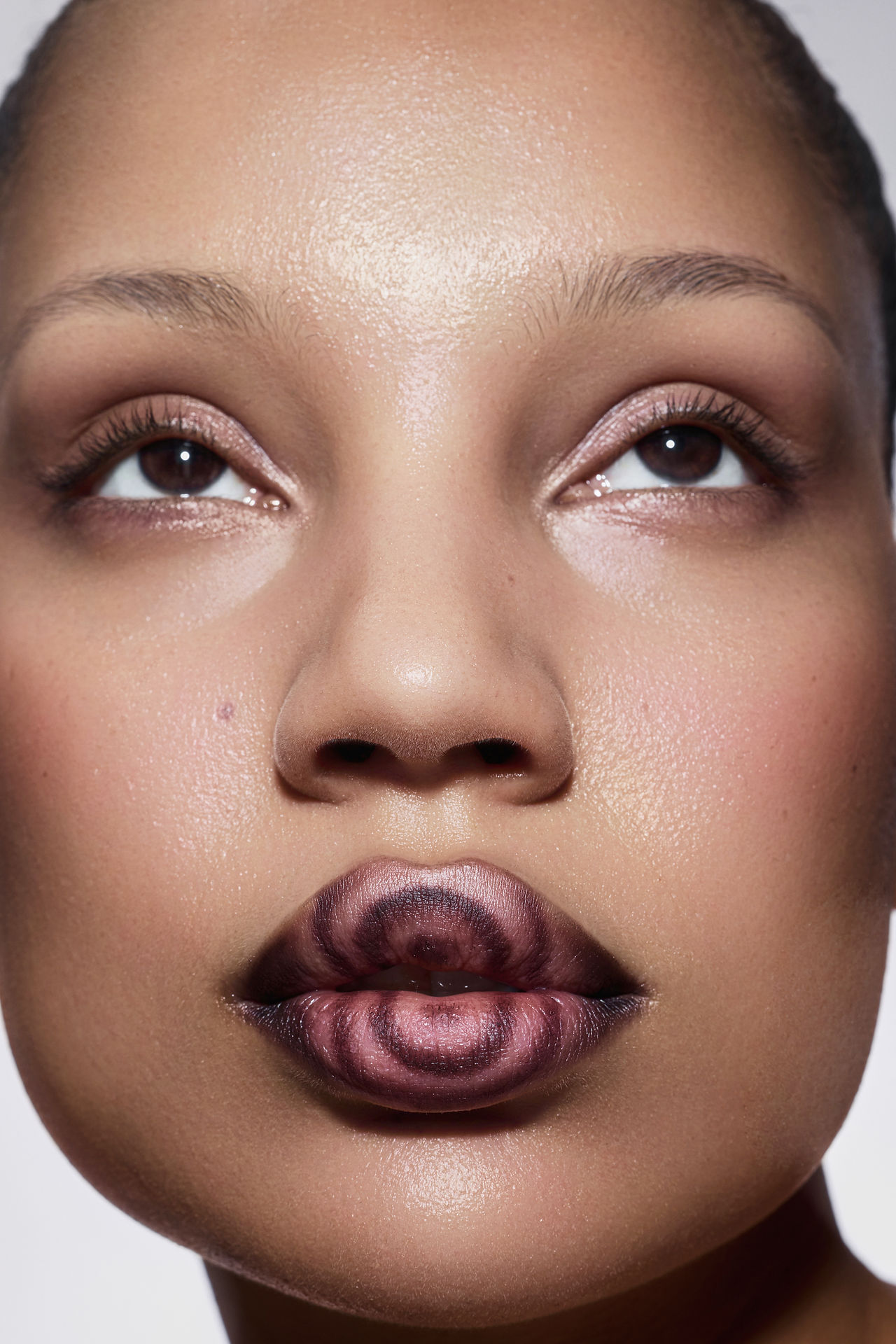5ELEVEN Beauty Editorial Online with Gleirys Caraballo by Marta Skovro. Makeup by Virginia Vera using Victoria Beckham Beauty. MAC Cosmetics, Glossier, Danessa Myrics, Fenty Beauty and Armani