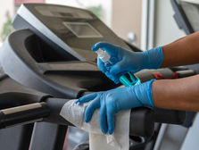Reinigung für Fitness- und Freizeitbereiche in Hannover & Umgebung – saubere Böden, Sanitärbereiche, Umkleiden und Kontaktflächen.