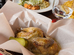 Uri : Pouletburg « Poulet im Chörbli », cette adresse d’anthologie que les Suisses connaissent depuis des générations