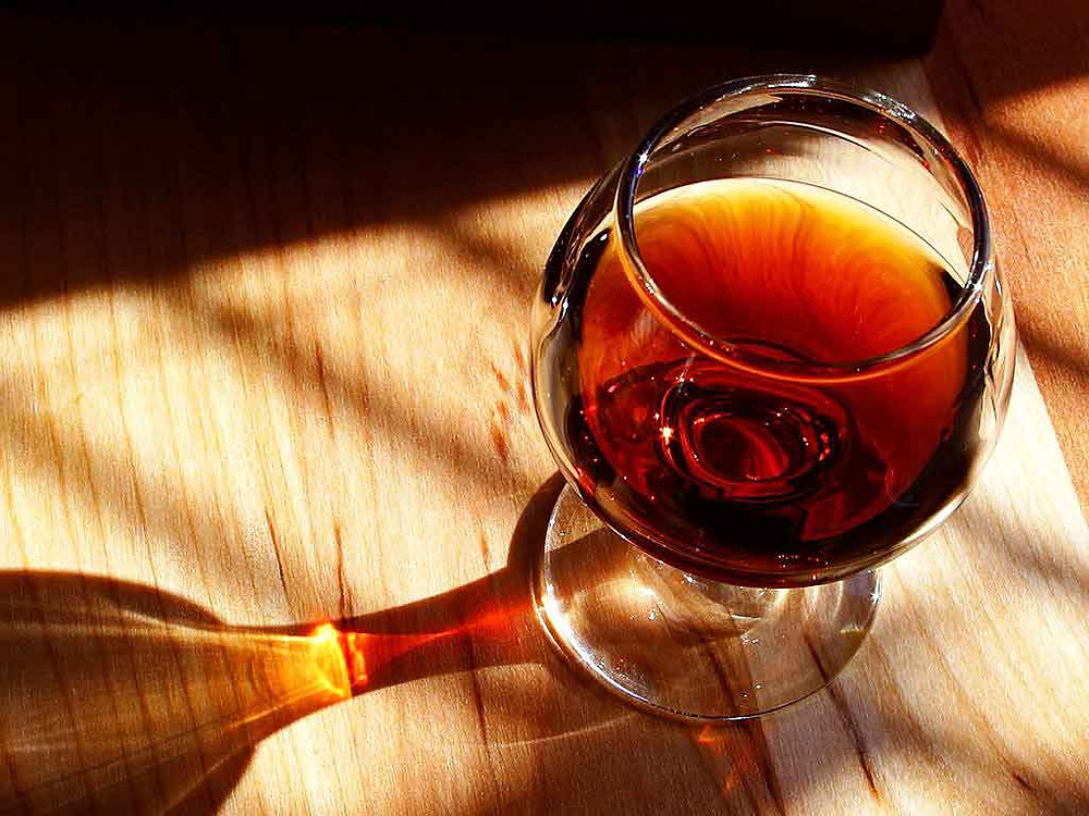 Un irrancidimento ricercato dona ai vin doux naturel note oleose di frutta secca, idrocarburi, catrame, caffè e sottobosco