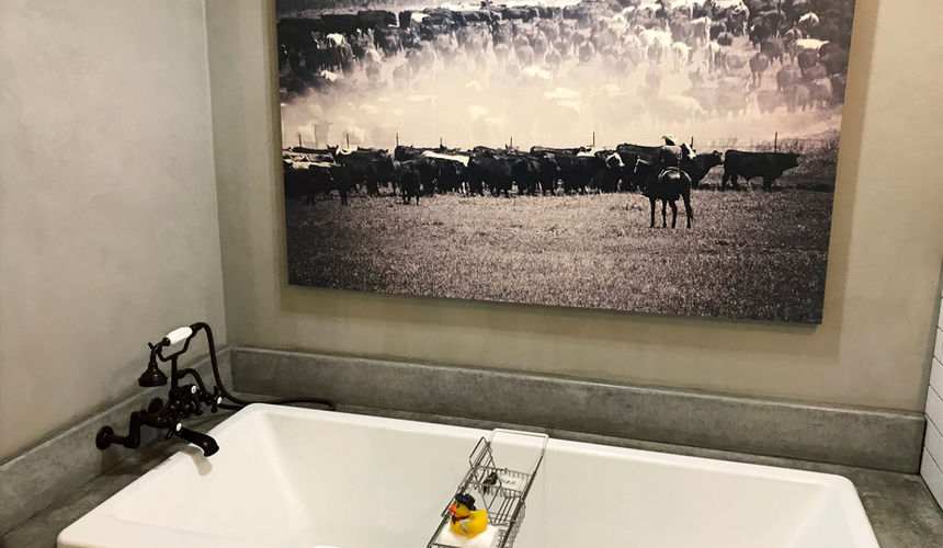 Bathtub, The Ranch Room, Pioneer Woman Boarding House Hotel, Pawhuska, Oklahoma