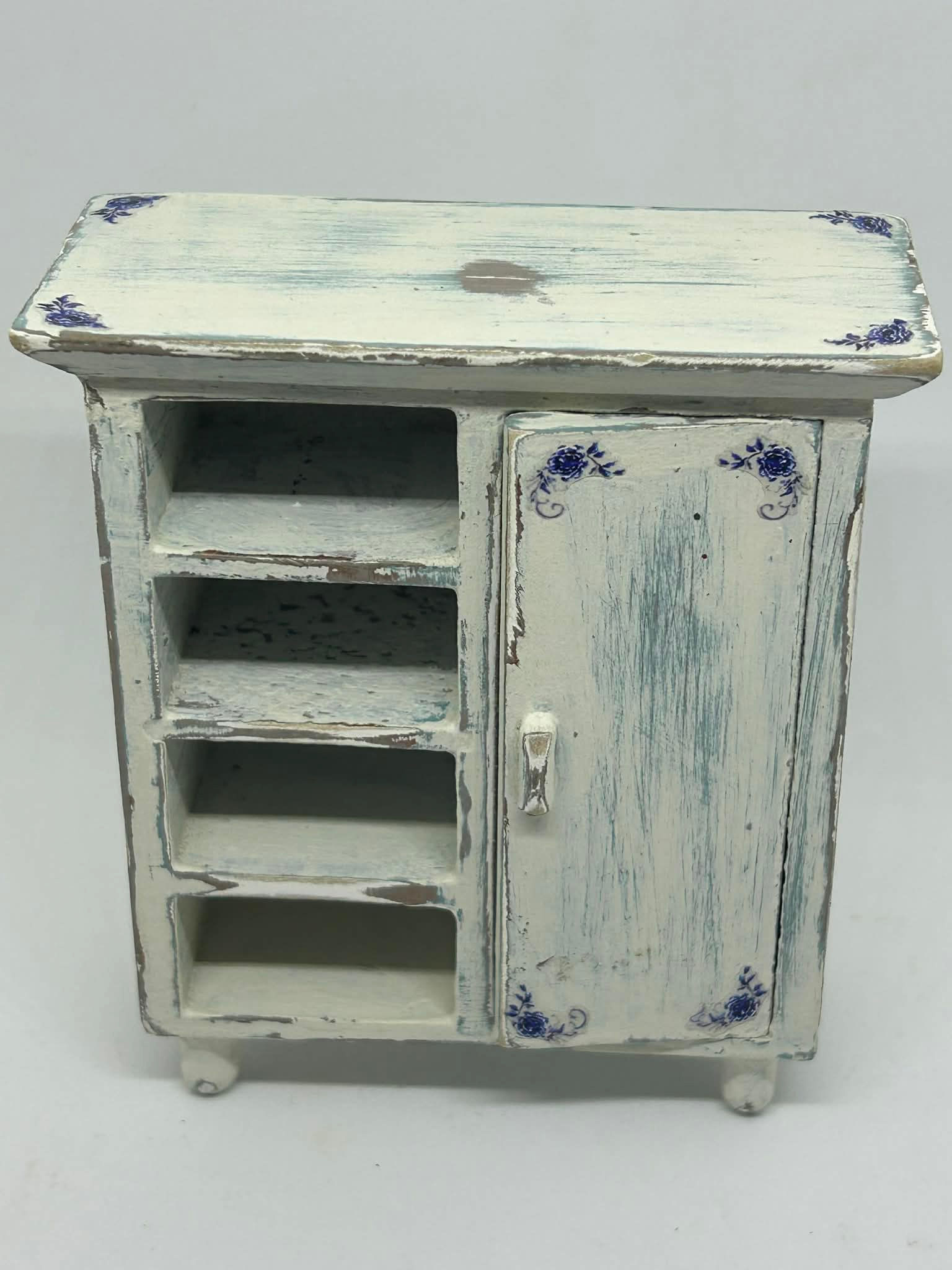 Shabby-chic Sideboard