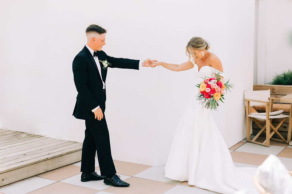 Thumbnail: Wedding bouquets, hair clips, boutonnières 
