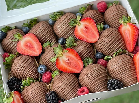 DOZEN SINGLE TOPPING CHOCOLATE DIPPED STRAWBERRIES